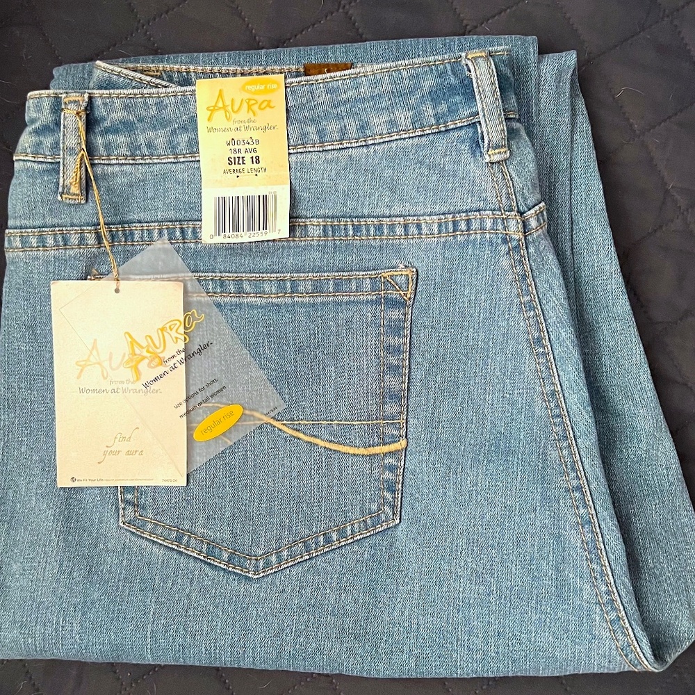 Wrangler Slimming Jeans  - Aura - boot cut - NEW - size 18